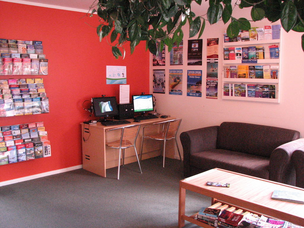 Picton Campervan Park Esterno foto