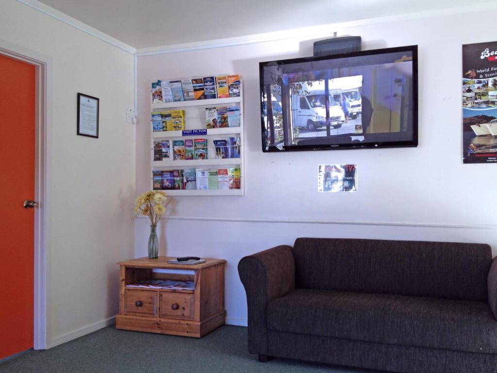 Picton Campervan Park Esterno foto