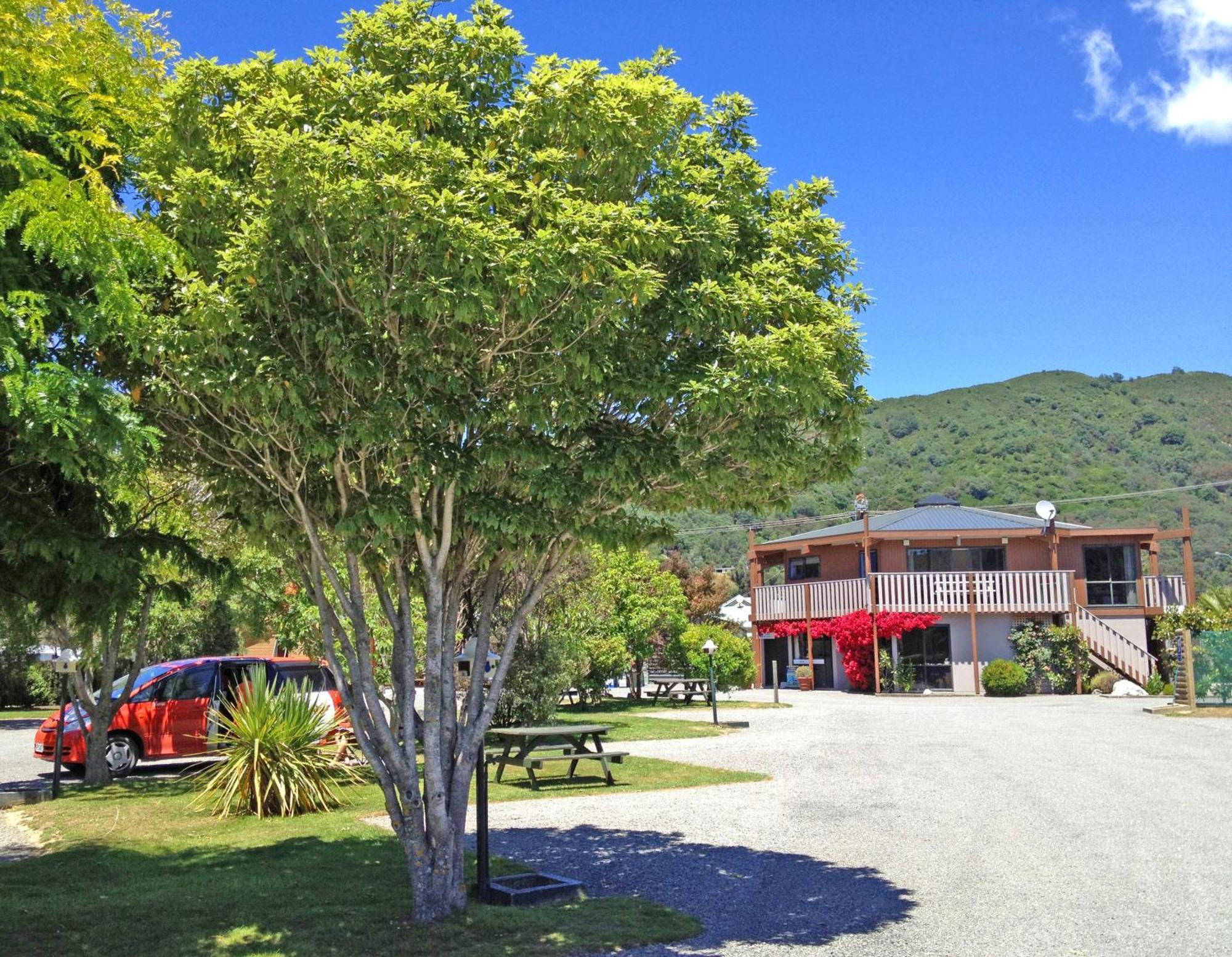 Picton Campervan Park Esterno foto